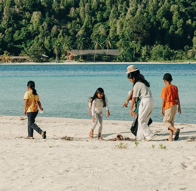 Our Ocean School local education program in Mentawai