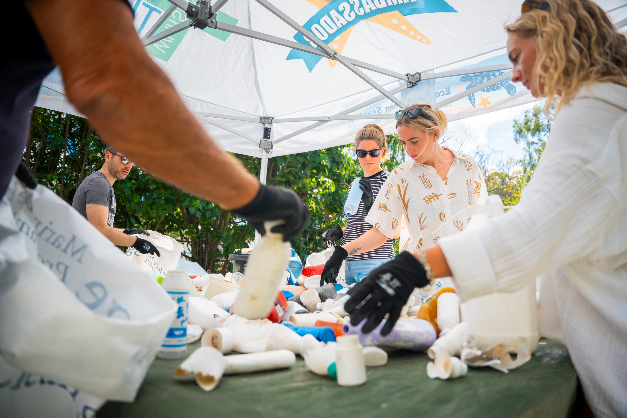 Eco Barge Clean Seas work in the Whitsundays